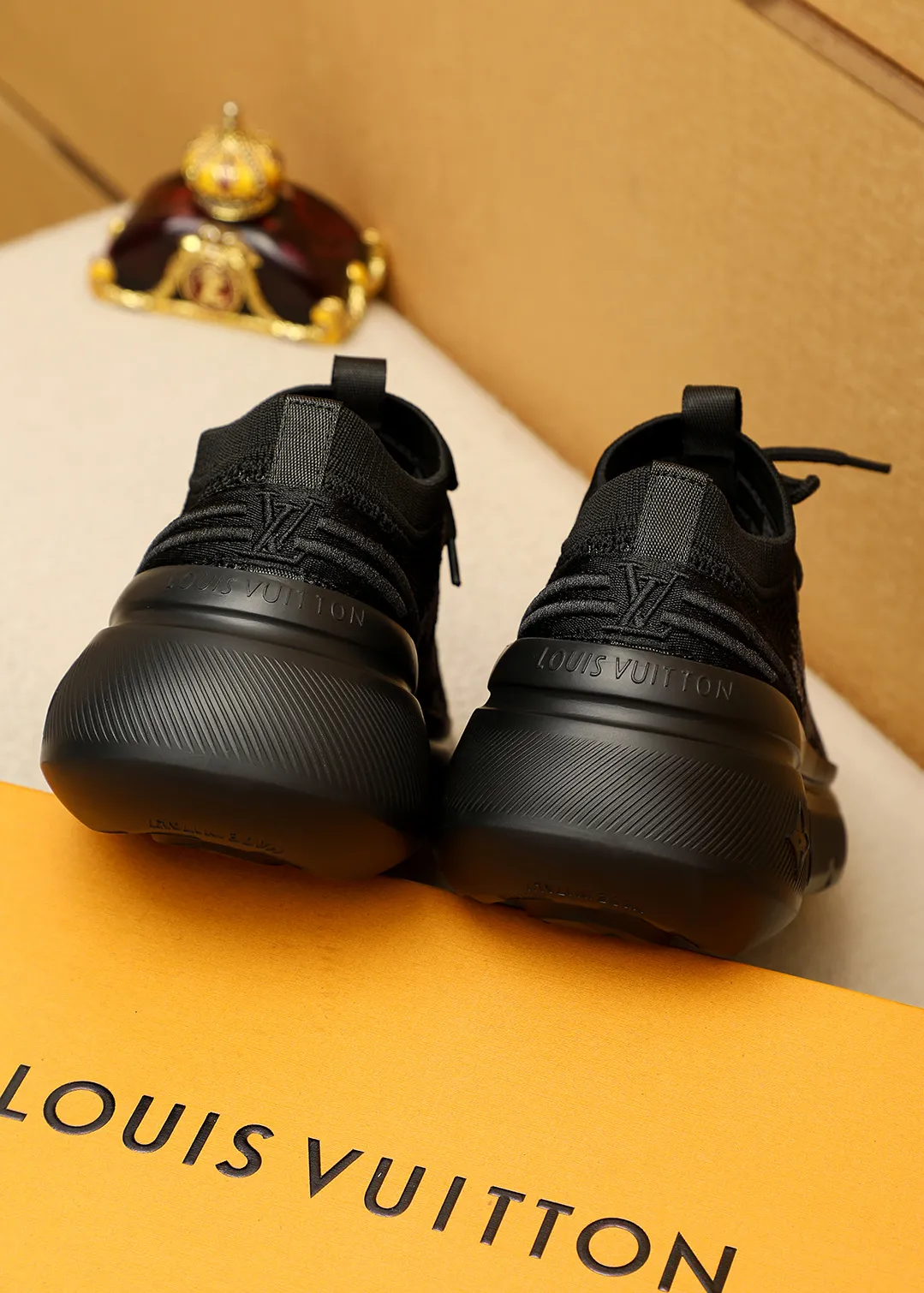 Men's men's shoes 💰480💐 Louis Vuitton Louis Vuitton 2025 new four-season lace-up series! The complex fly-knitting process for shoe uppers is now on the market. The counter has LV shape embossed stitching with original patterns, original raw materials, fabrics, and original fly-knitting! The inside is original and customized! 1:1 outsole mold opening! Foam outsole! 38-44 (45 customized)